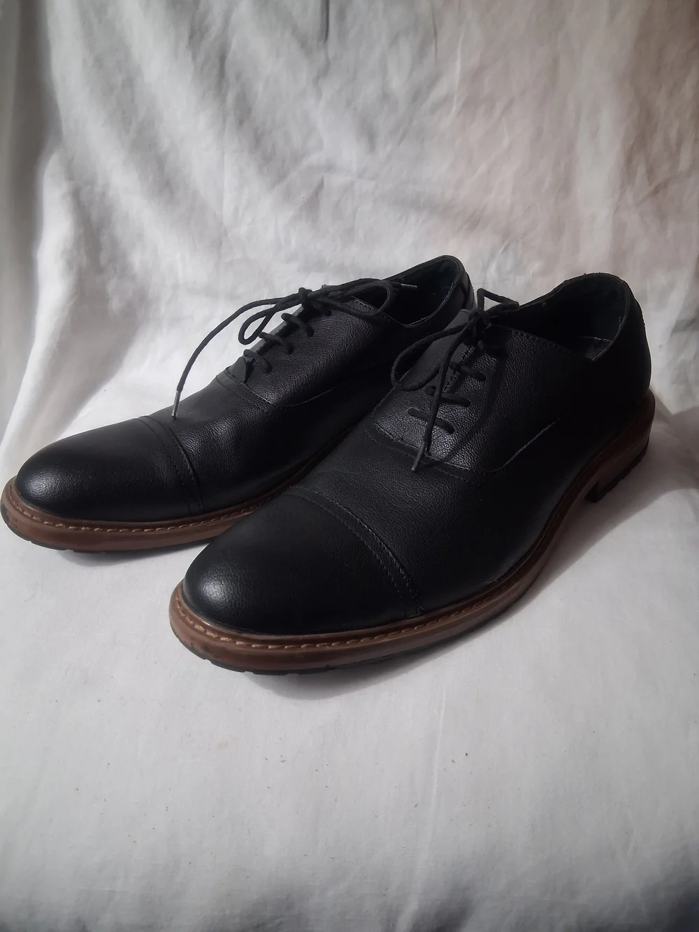 Perry Ellis Men’s Black Leather Derby with Contrast Tan Welt